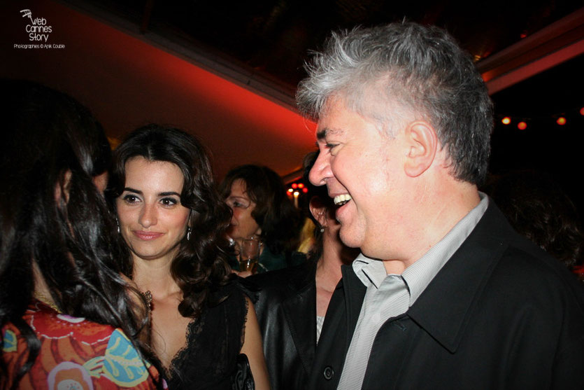  Pedro Almodovar et Penelope Cruz, lors de la soirée du film de Pedro Almodovar "Volver" - Festival de Cannes - 2006 - Photo © Anik Couble 