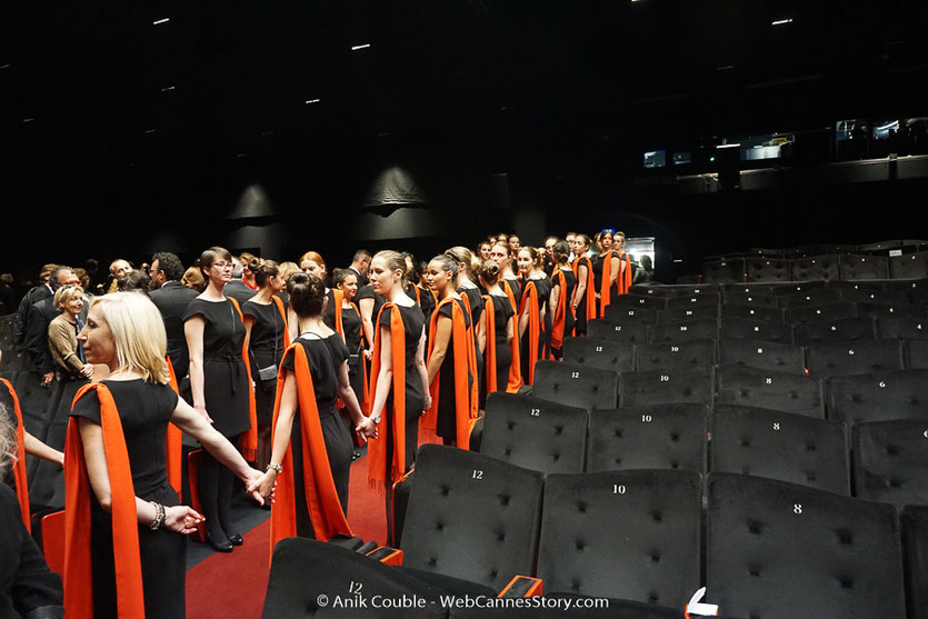 Les hôtesses du Palais, lors de la projection du film, Les Filles du soleil (Girls of the sun) d’Eva Husson, présenté en sélection officielle, lors du Festival de Cannes 2018 - Photo © Anik Couble