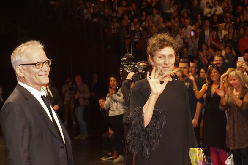 Jean-Paul Belmondo, sur le tapis rouge, lors de la cérémonie d'ouverture du Festival Lumière 2018 - Lyon - Photo © Anik Couble