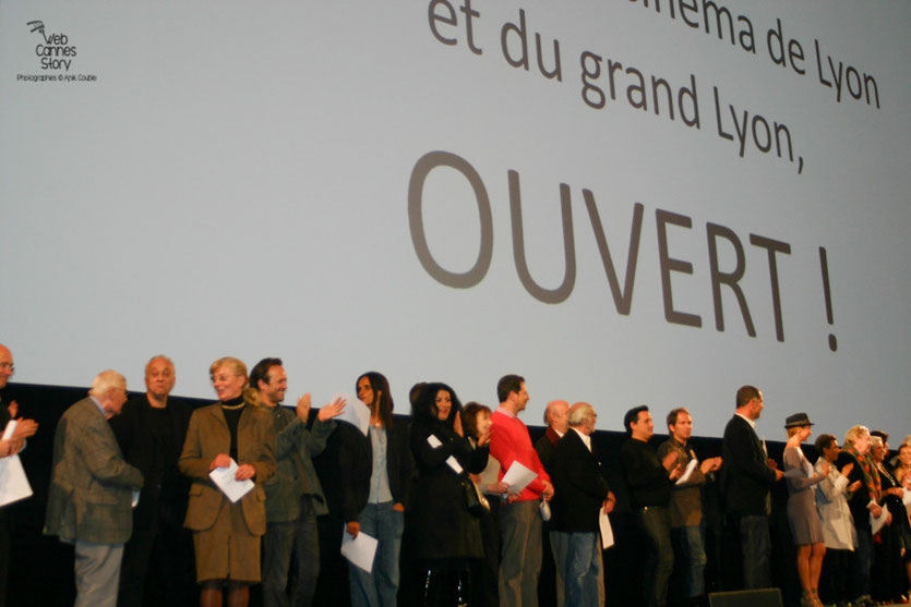 Les invités viennent de déclarer le Festival ouvert - Cérémonie d'ouverture du Festival Lumière - Lyon - Oct 2010 - Photo © Anik COUBLE