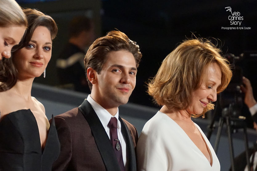 Xavier Dolan, entouré de Nathalie Baye, Marion Cotillard et Lea Seydoux - Festival de Cannes 2016 - Photo © Anik Couble