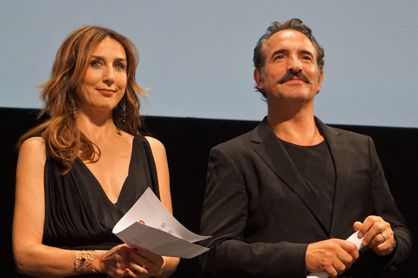 Elsa Zylberstein et Jean Dujardin, sur scène, lors de la cérémonie d’ouverture du Festival Lumière 2018 - Lyon - Photo © Anik Couble