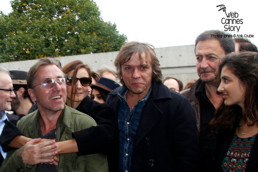 Tim Roth et Pascal Demolon, lors du remake de la sortie des usines Lumière - Festival Lumière - Lyon - Octobre 2013 - Photo © Anik COUBLE