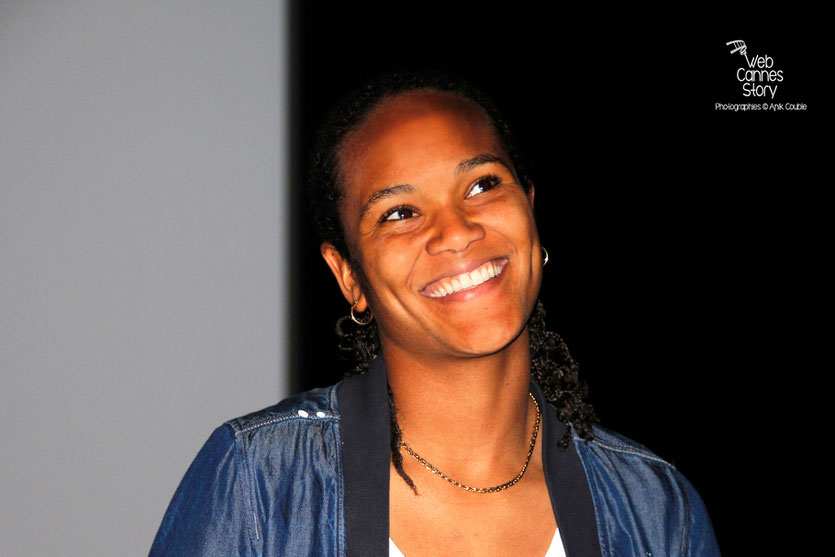 La talentueuse footballeuse Wendie Renard, capitaine de l'équipe de France et de L'OL, à l' Institut Lumière, lors de sa participation au tournage du remake de " Sortie d'Usine " célébrant les 120 ans du Cinéma - Lyon - 19 mars 2015 - Photo © Anik COUBLE