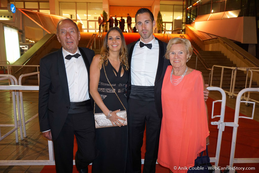 Max Lefrancq Lumière, en compagnie de son épouse Michèle, de son petit fils, Cédric et de sa petite amie  Karine - Festival de Cannes 2016 - Photo © Anik Couble