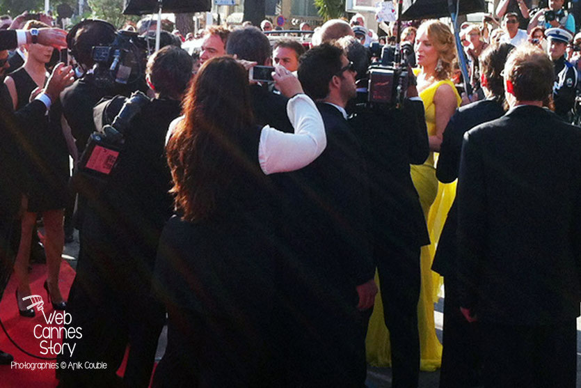 Arrivée de Quentin Tarantino et Uma Thurman, sur le tapis rouge, pour la projection de «Pulp Fiction», au Cinéma de la plage - Festival de Cannes 2014 - Photo © Anik COUBLE