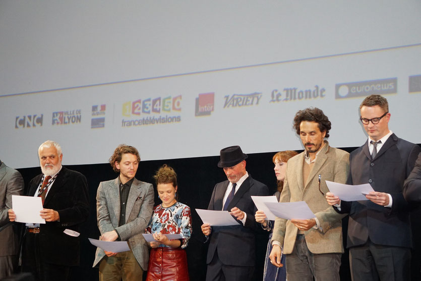 Les invités sur scène, déclarant le festival " ouvert ", lors de la cérémonie d'ouverture du Festival Lumière 2015 - Lyon - Photo © Anik COUBLE