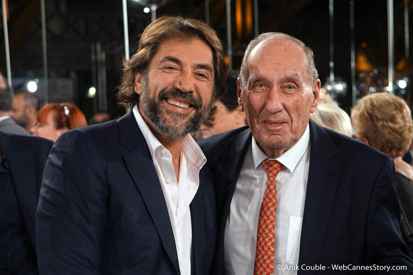 Joyeuse rencontre entre Javier Bardem, le talentueux et séduisant acteur espagnol et Max Lefrancq-Lumière, le non moins séduisant petit-fils de Louis Lumière, lors du très convivial dîner d'ouverture, du Festival Lumière 2018 - Lyon - Photo © Anik Couble