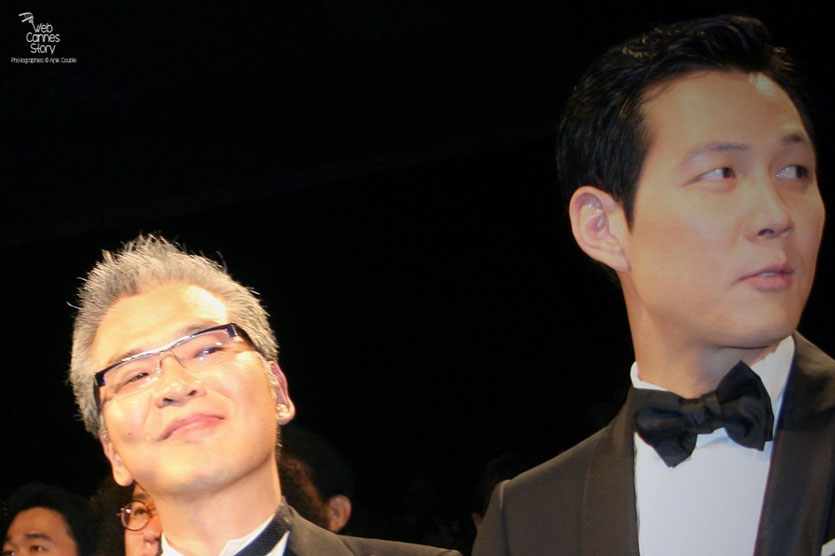Im Sang Soo et Lee Jung Jae, lors de la projection de son film "The Housemaid” - Festival de Cannes 2010 - Photo © Anik Couble 