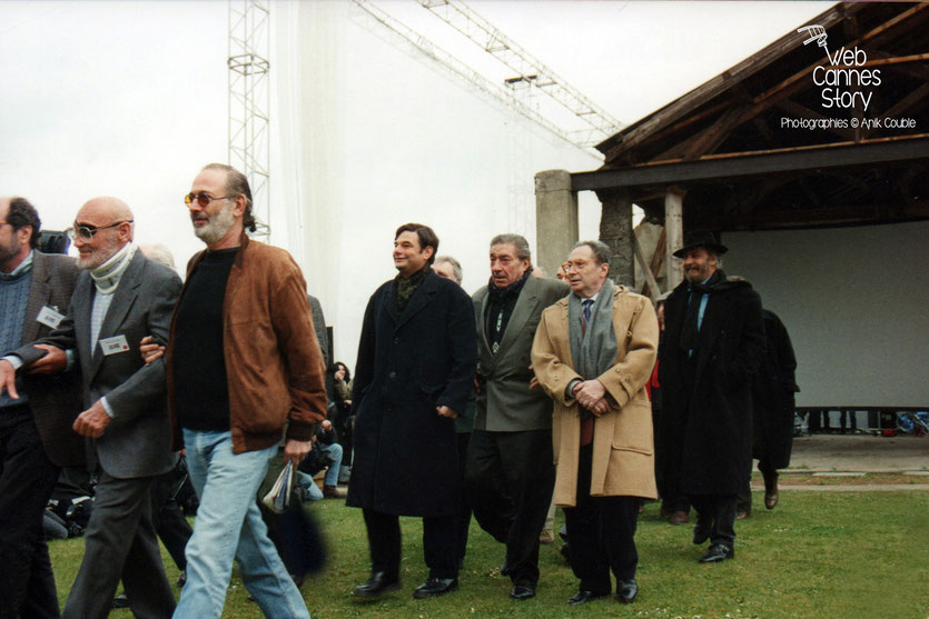 Remake de "Sortie d'usine", par les réalisateurs du monde entier, lors du centenaire du Cinéma, organisé par l' Institut Lumière à Lyon, le 19 mars 1995 - © Anik COUBLE