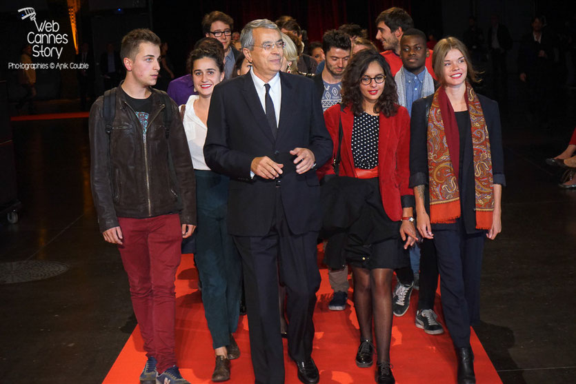 Jean-Jack Queyranne, et les élèves de la CinéFabriquelors de la cérémonie d'ouverture du Festival Lumière 2015 - Lyon - Photo © Anik COUBLE