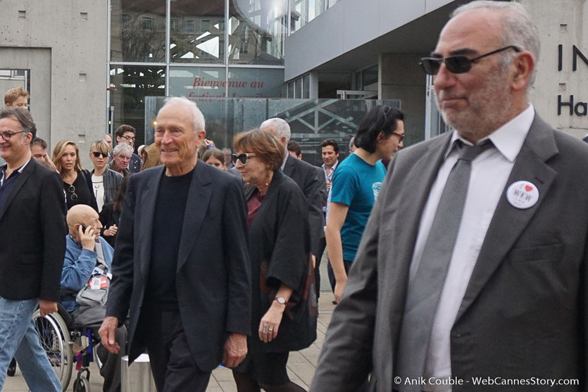 Bertrand Tavernier,lors du tournage, du remake de la Sortie des Usines Lumière, dirigé par Wong Kar-wai - Festival Lumière 2017 - Lyon - Photo © Anik Couble