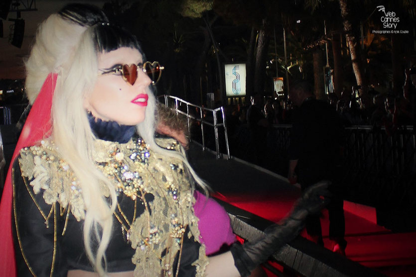 Lady Gaga au Grand Journal de Canal + Festival de Cannes 2011 - Photo © Anik Couble