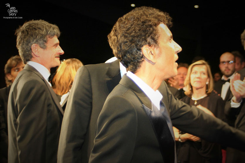 Bernard Blancan et Rachid Bouchareb, lors de la projection du film "Hors la loi"  de Rachid Bouchareb - Festival de Cannes 2010 - Photo © Anik Couble 