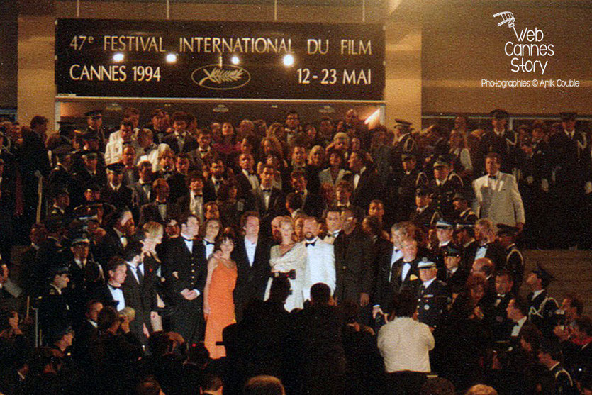 Descente des marches du film "Pulp Fiction" de Quentin Tarantino - Festival de Cannes - 1994 - Photo © Anik COUBLE