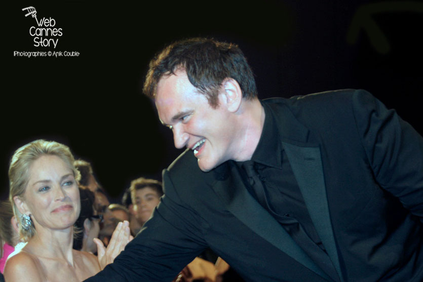 Quentin Tarantino et Sharon Stone, lors de la projection du film "Inglorious Basterds"- Festival de Cannes - 2009 - Photo © Anik COUBLE