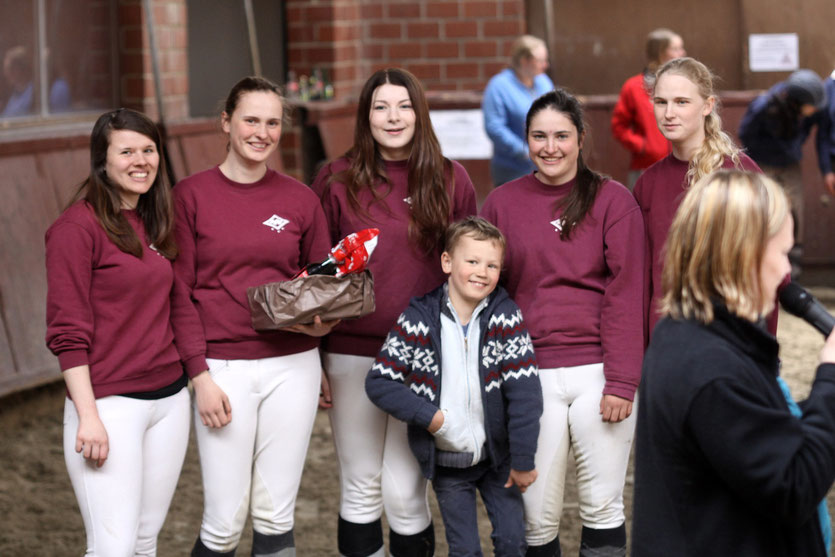 v.l. Sara, Theresa, Wiebke, Cheftrainer Joris, Luisa und Selina