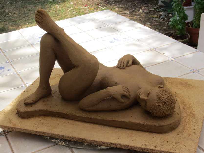 nu couché sculpture argile nouveausculpteur aout 2013