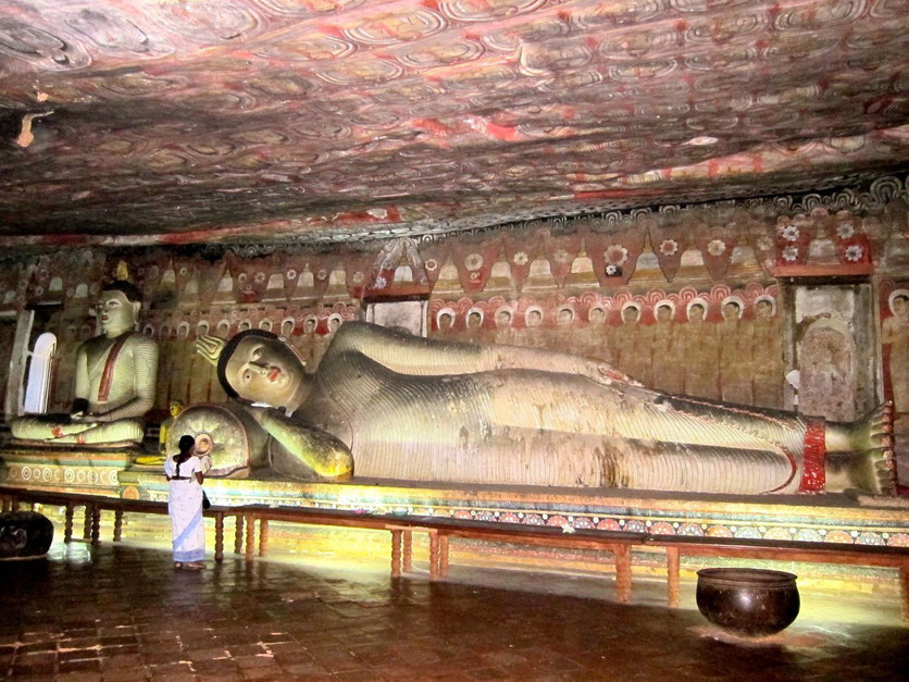 Dambulla golden buddha temple Sri Lanka