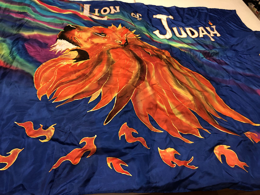 Silk flag with a large, fiery lion 