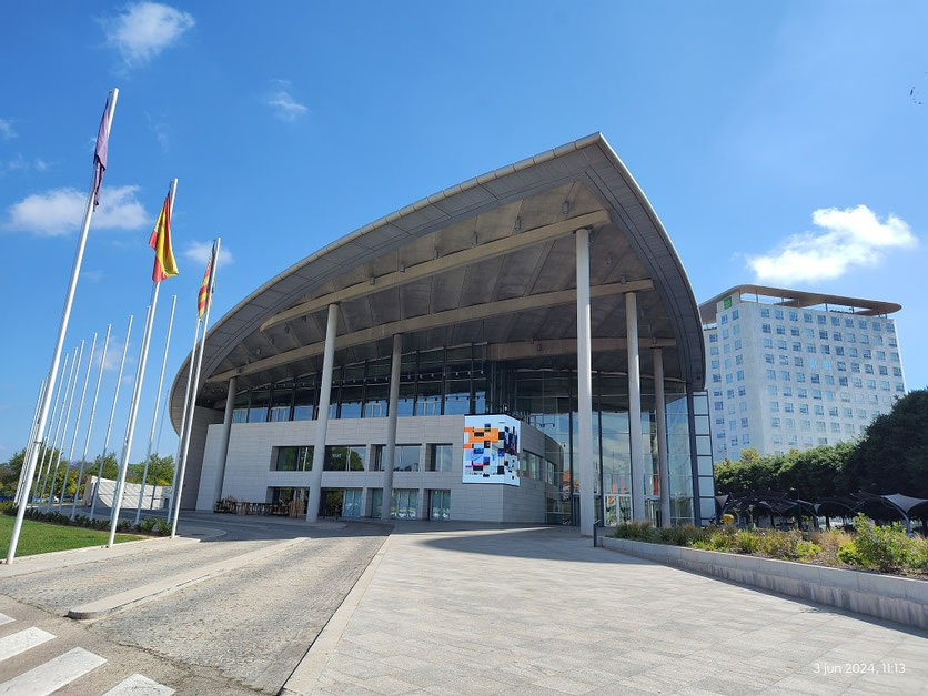 El Palacio de Congresos de Valencia es un edificio multi-funcional de la ciudad de Valencia, ubicado en la Avinguda de les Corts Valencianes está concebido para todo tipo de eventos y reuniones.  