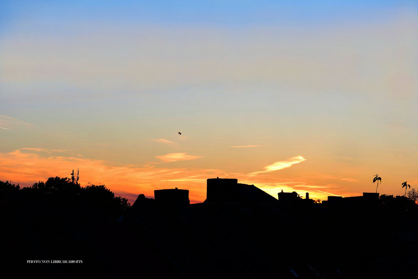 Coucher de soleil sur Cassel, Hauts de France, photo non libre de droits