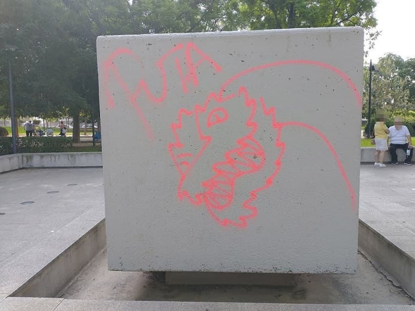 El jardín de Polifilo se encuentra en Valencia, es un precioso jardín y tampoco se ha librado de estos salvajes incívicos.