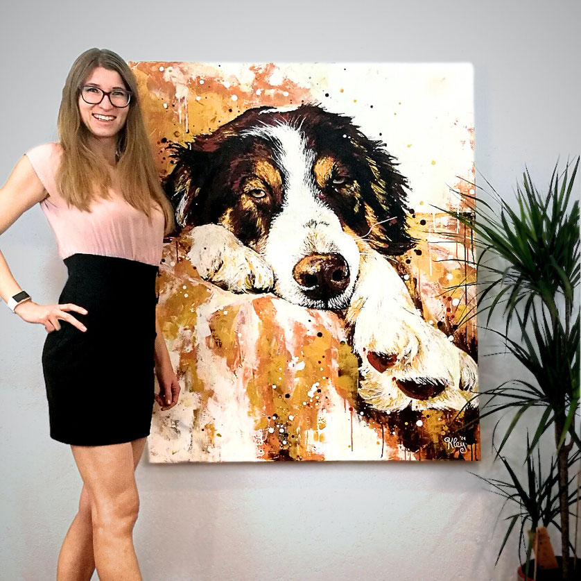 gespachteltes Hundeporträt Berner liegend Acrylbild mit Künstlerin Maria Kley