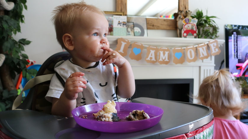 Verjaardagstaart eten