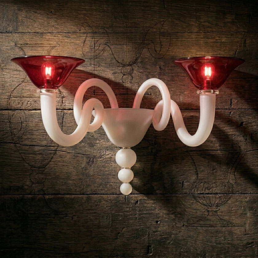 Applique Greg bianca e rossa moderna in vetro di Murano lavorato a mano per parete elegante 