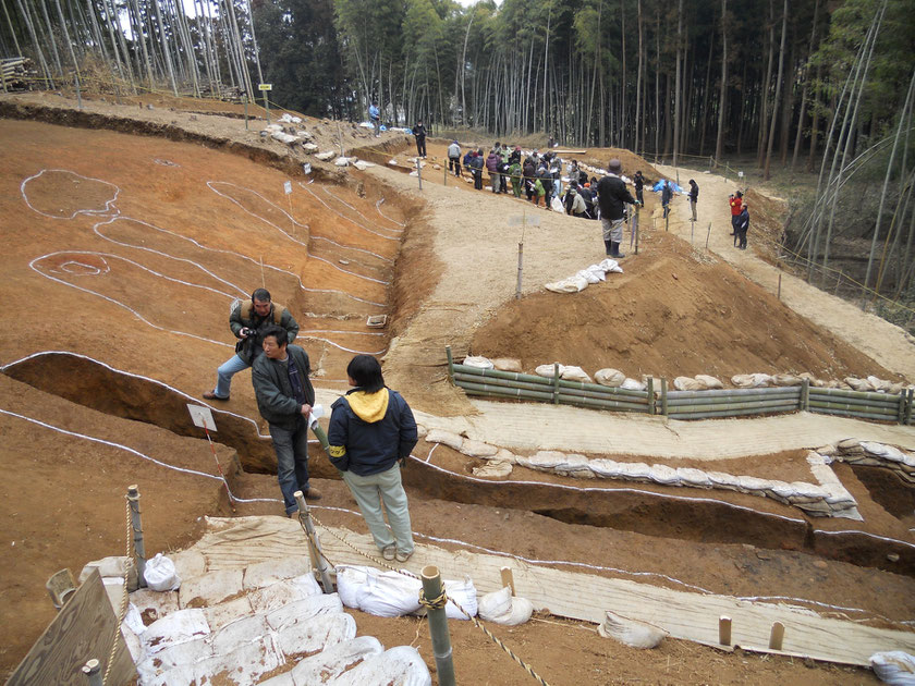 鳩山遺跡発掘調査 見学　小林夢狂MukyoKobayashi　あおい夢工房　炎と楽園のアート