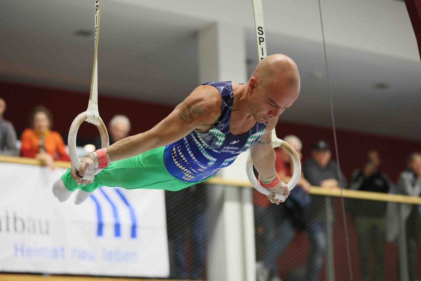 Florian Schreiber für die TG Allgäu an den Ringen.