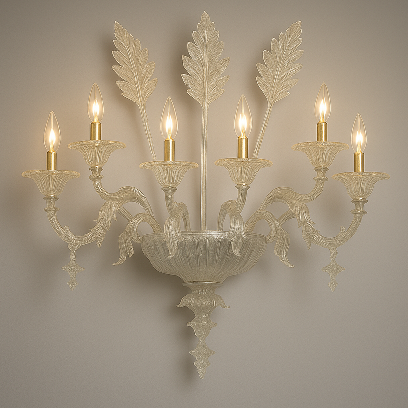 applique Cannaregio a 6 luci in vetro di Murano lavorato a mano con finitura oro e ricca decorazione veneziana per ambienti di prestigio