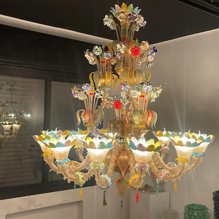 Dogaressa in vetro di Murano lavorato a mano monumentale oro 24 carati per salone di lusso