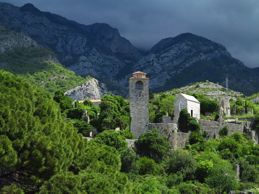 Stari Bar mit Uhrturm im Süden der heutigen Ruinenstadt