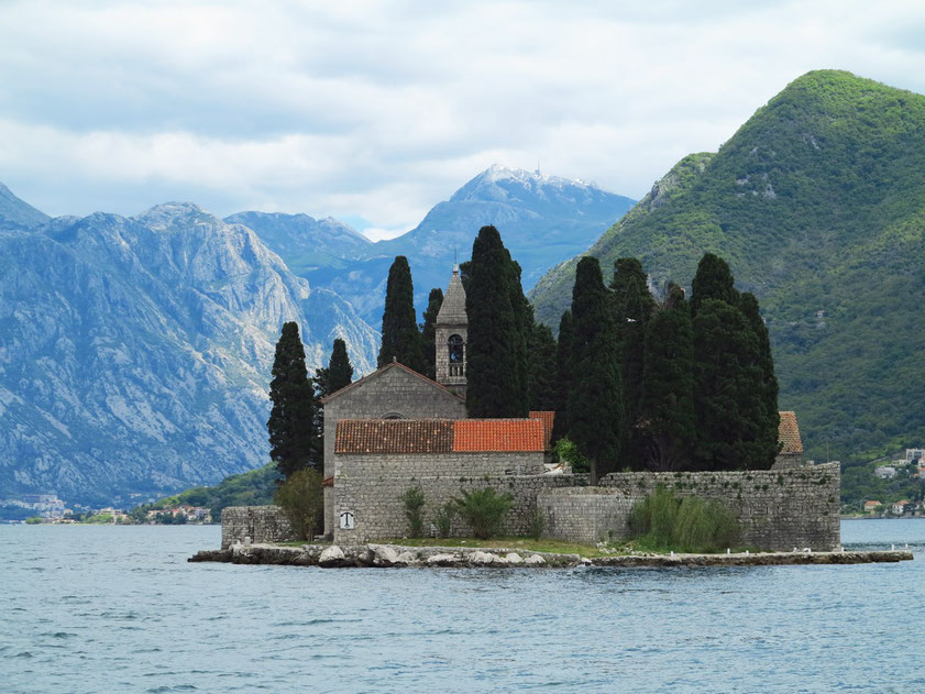 Sveti Đorđe (Insel des Hl. Georg) ist ein natürliches Eiland, auf dem im 12. Jahrhundert das erste Benediktiner-Kloster errichtet wurde.