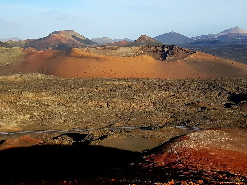 Blick von der Ruta de los Volcanes nach Osten auf die Caldera del Corazoncillo