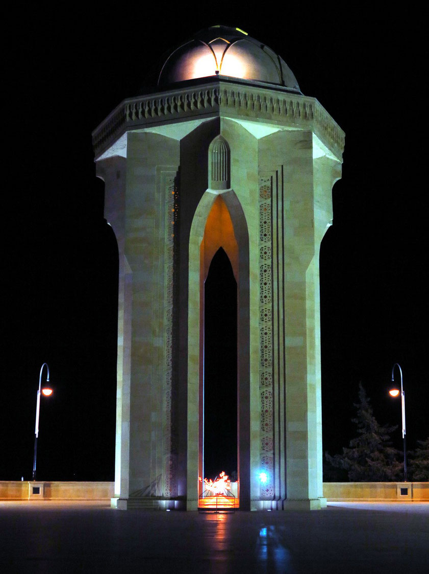 Shahidlar Monument (Denkmal mit dem Ewigen Feuer am Ende des Märtyrerwegs)