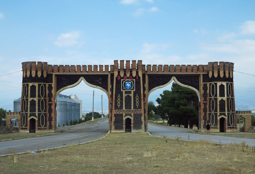 Toreinfahrt nach Sheki