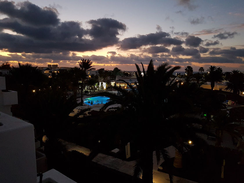 Sonnenaufgang über Costa Teguise (Hotel H10 Suites Lanzarote Gardens)