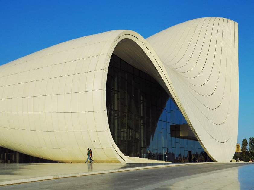 Baku, Heyder Aliyev Kunstzentrum (Zaha Hadid Architects)