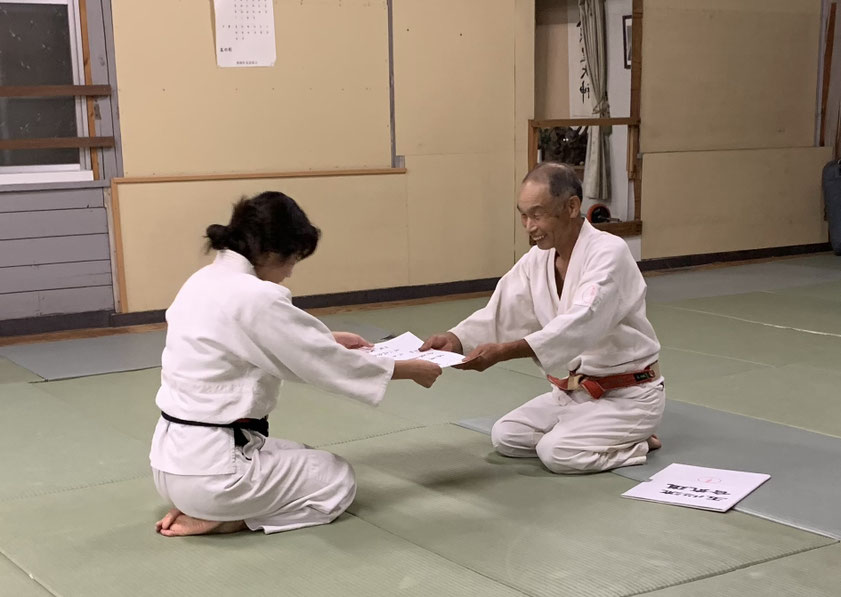 田代さんに三段が授与されました。おめでとうございます。