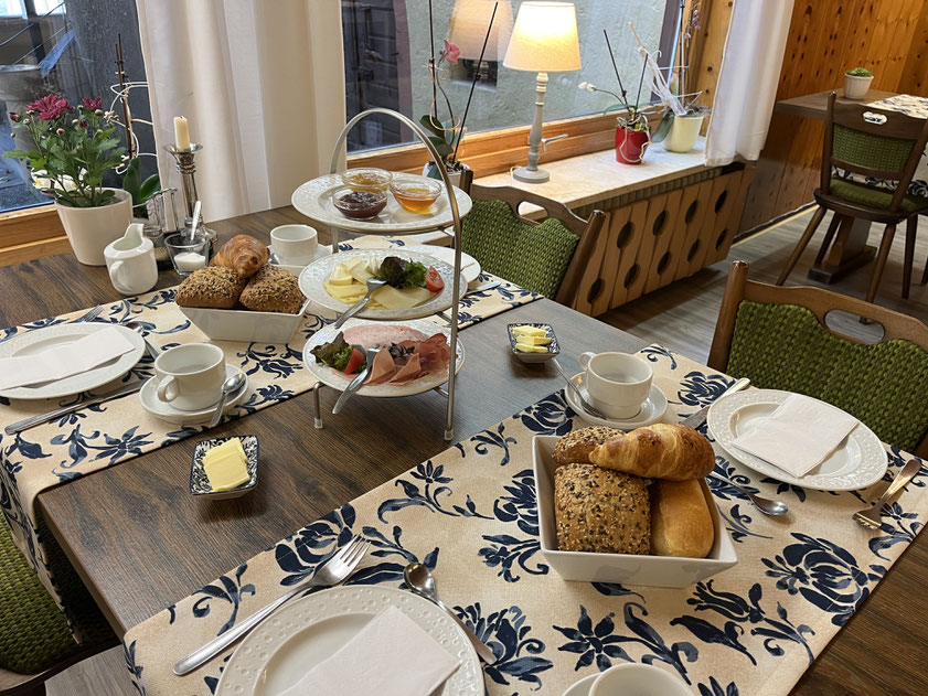 Zur Stärkung am Morgen: Unser reichhaltiges Frühstücksbuffet