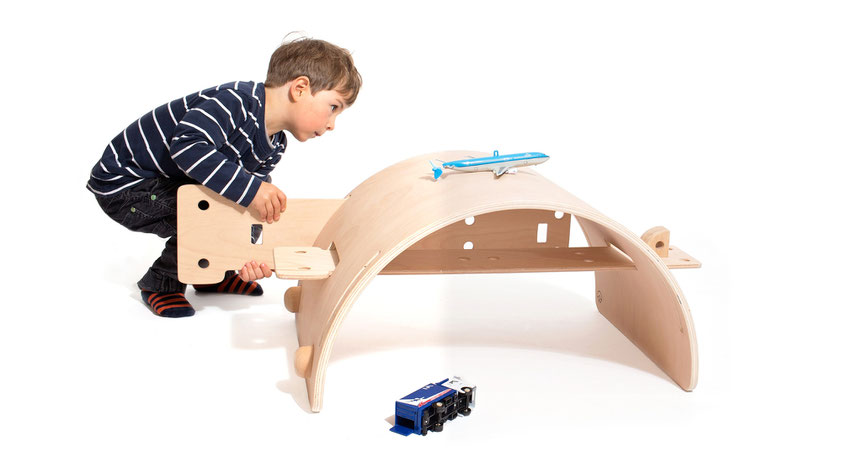 Kinderspielzeug, Holz, Designspielzeug, Holzkinderspielzeug, Chantal Bavaud, nachhaltiges Design, Designpreis, Aarau, Schweizer Design, hochwertiges Spielzeug, Product Design