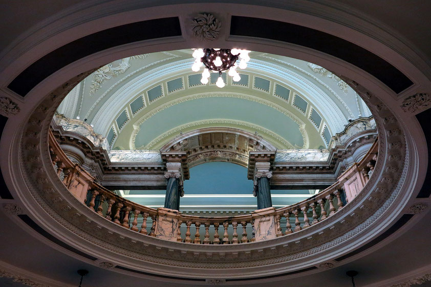 Belfast, Blick von der Eingangshalle in das obere Geschoss