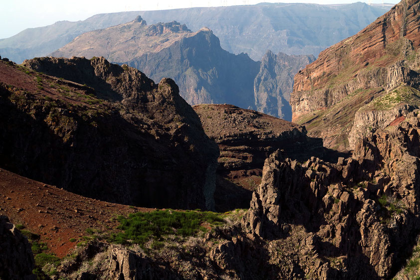 Blick vom Pico do Arieiro, 1818 m, nach Westen (Detailansicht des vorigen Bildes)