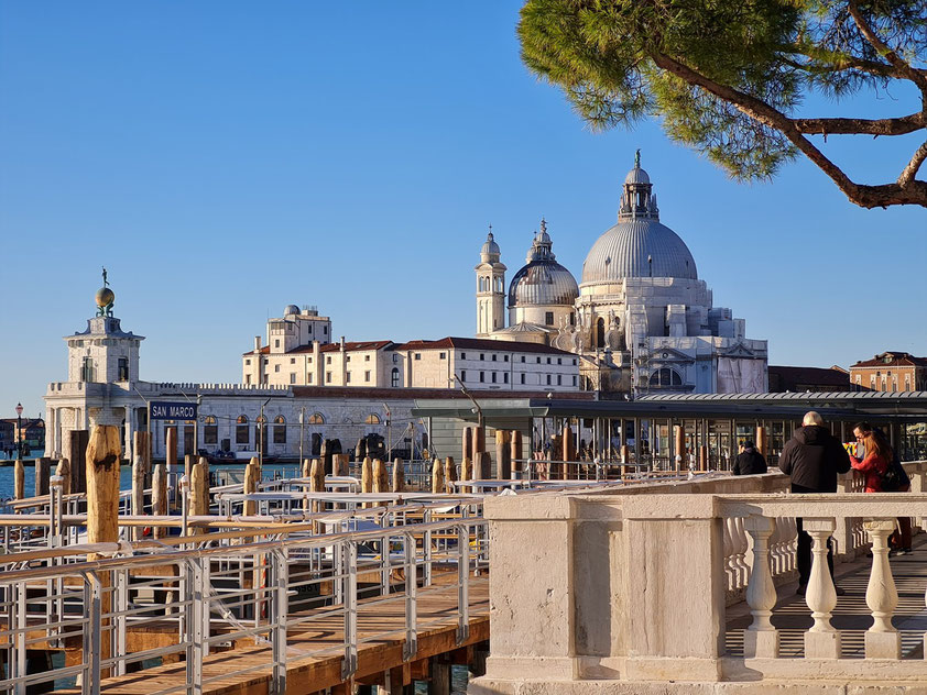 Blick vom Giardini Ex Reali auf die Basilica di Santa Maria della Salute