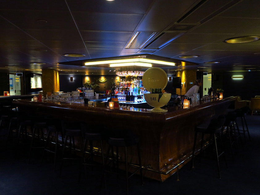 SS Rotterdam, Bar