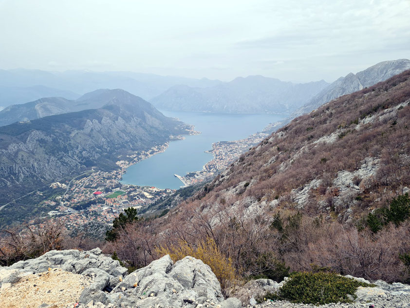 Aussichtpunkt von der Serpentinenstraße auf die Bucht von Kotor