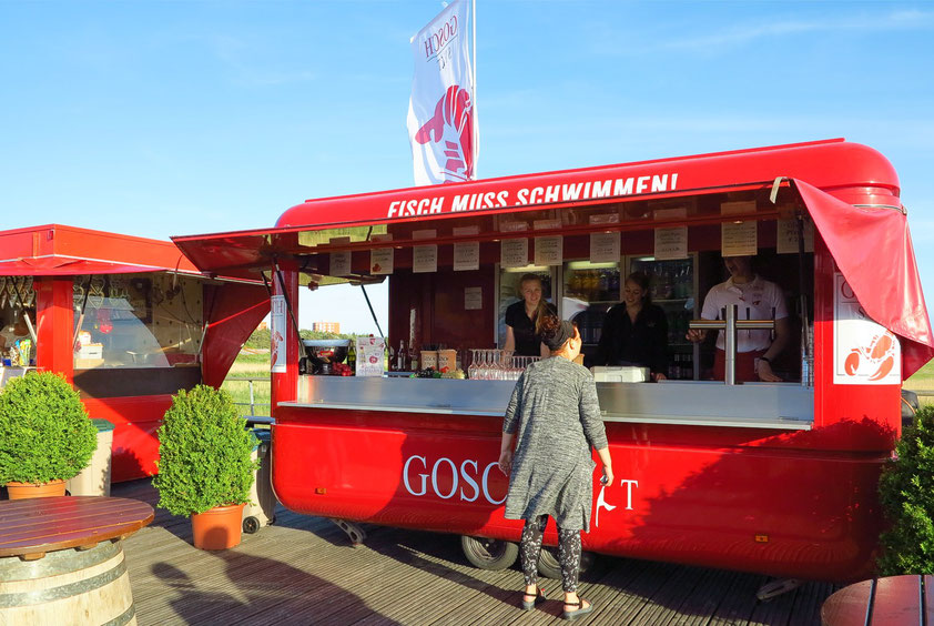 Gosch in St. Peter-Ording, Fischstand an der Seebrücke